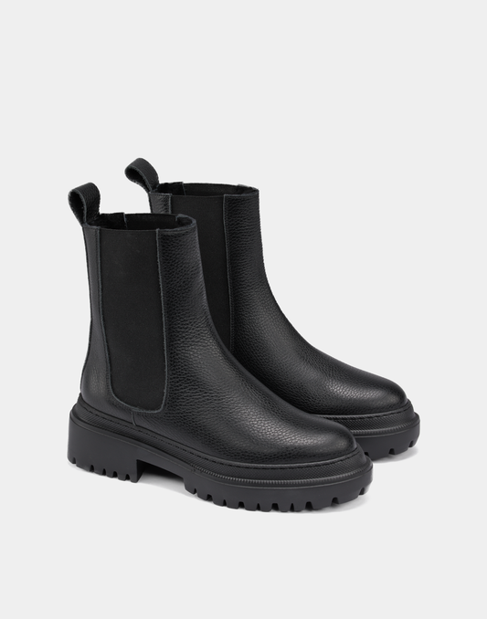 Black chelsea winter boot