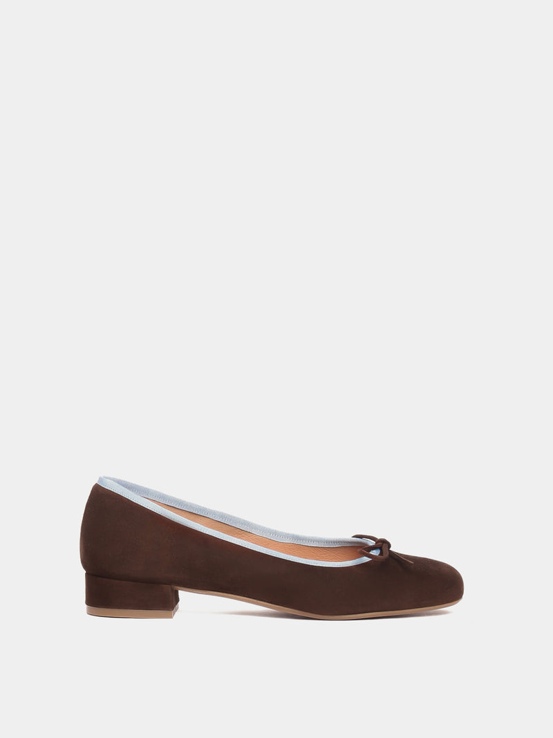 Brown suede ballerina pump with light blue piping and brown bow