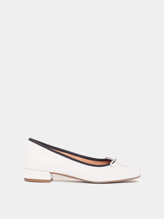 Cream leather ballerina pump with black piping and cream bow