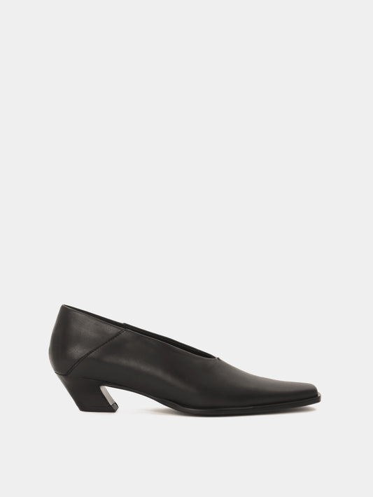 Black leather closed-toe heel