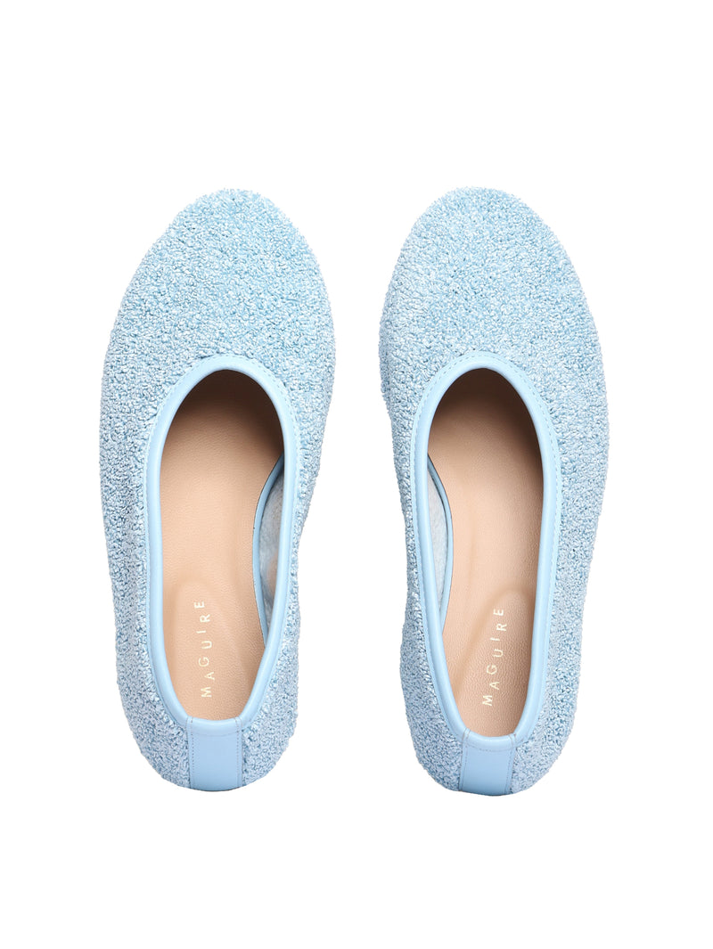 Ballerina flats made of blue raffia